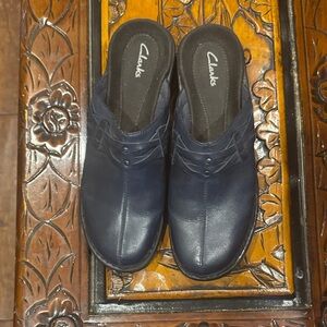 Clarks Women's Navy leather  Mules size 9